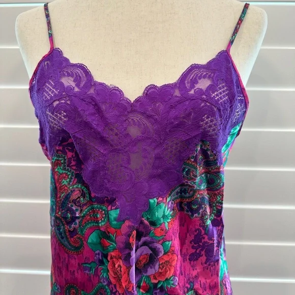 Vintage Gold Label Victoria’s Secret Flower, Paisley and Lace Chemise - Picture 4 of 6